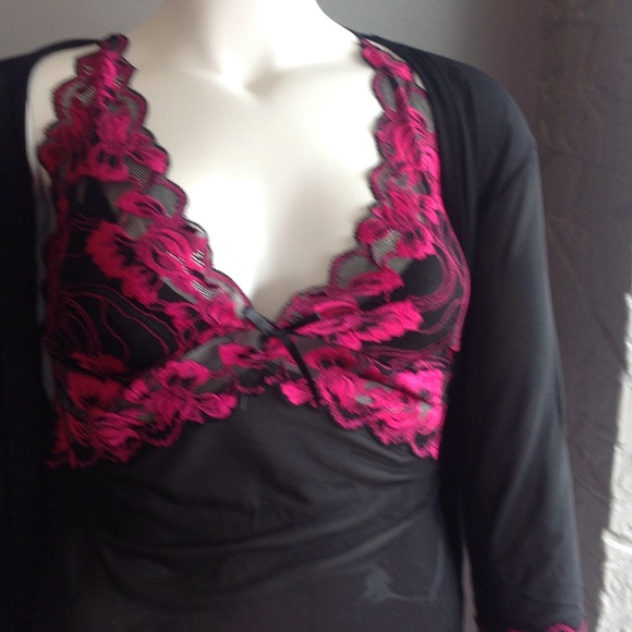 Three piece Gown/w Robe and Matching Undies - Picture 2 of 3